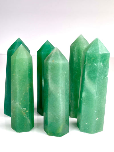 Green Aventurine Tower Crystal Healing Point Heart Chakra Crystal Luck and Abundance Stone Spiritual Growth Crystal Positive Energy Decor Vibrant Green Crystal