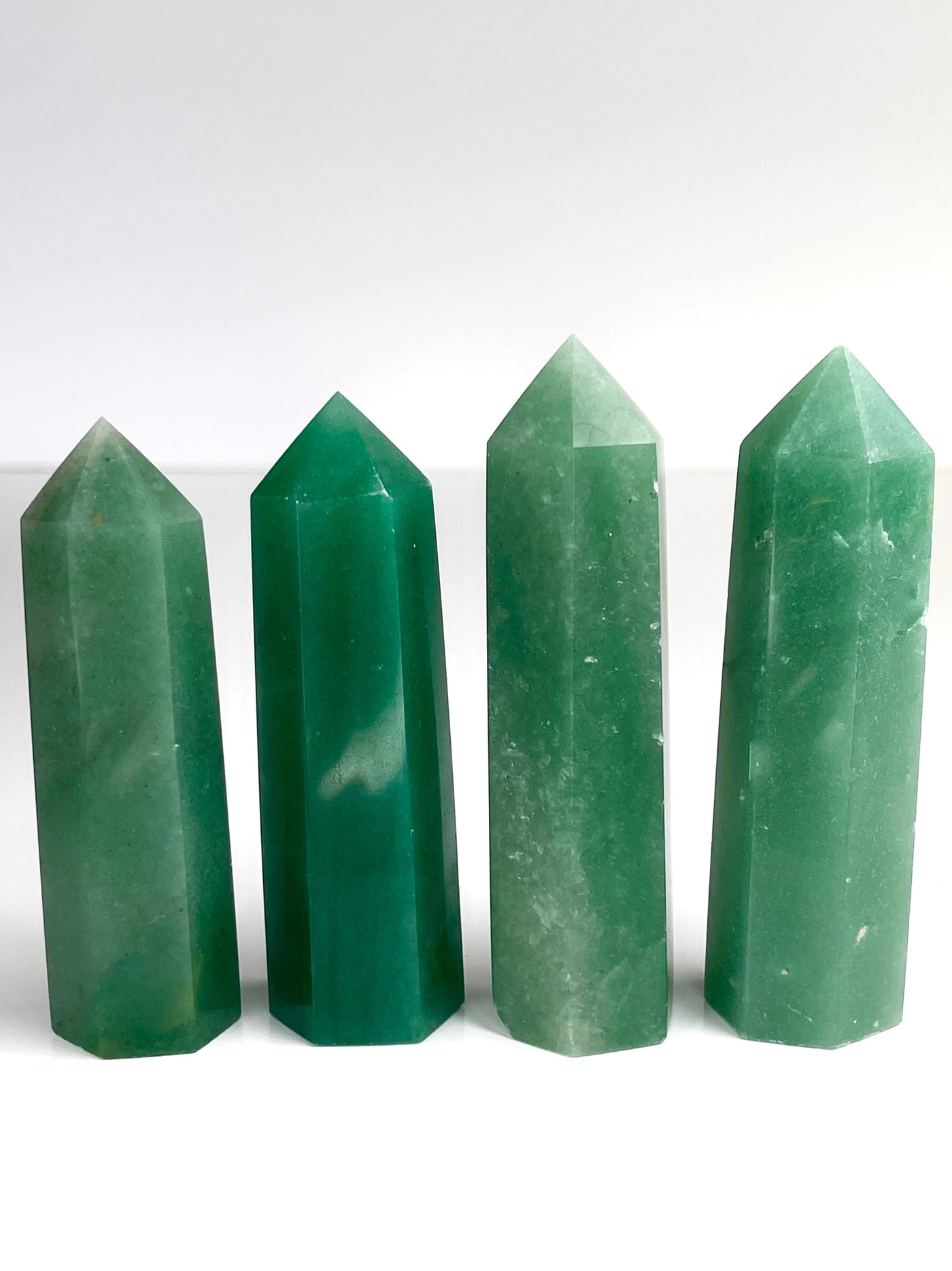 Green Aventurine Tower Crystal Healing Point Heart Chakra Crystal Luck and Abundance Stone Spiritual Growth Crystal Positive Energy Decor Vibrant Green Crystal